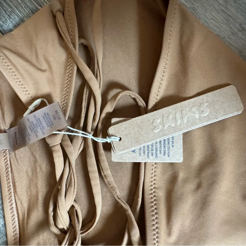SKIMS chic tan